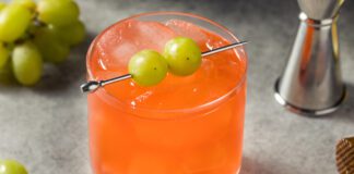 Enzoni Cocktail Recipe with Grapes and Gin