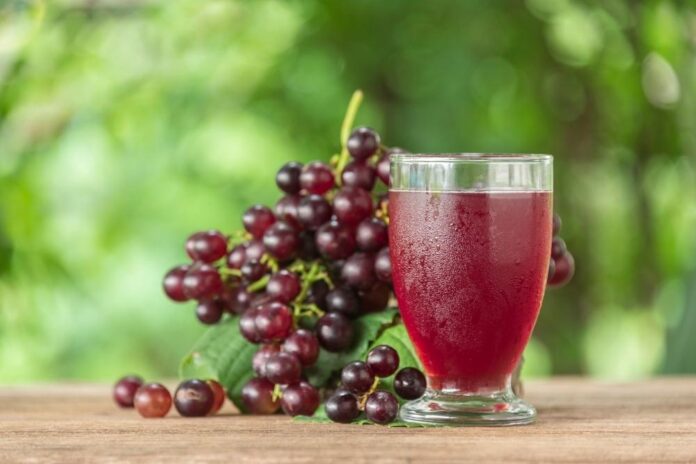 Grape Juice Mixer to Make Vodka Cocktail